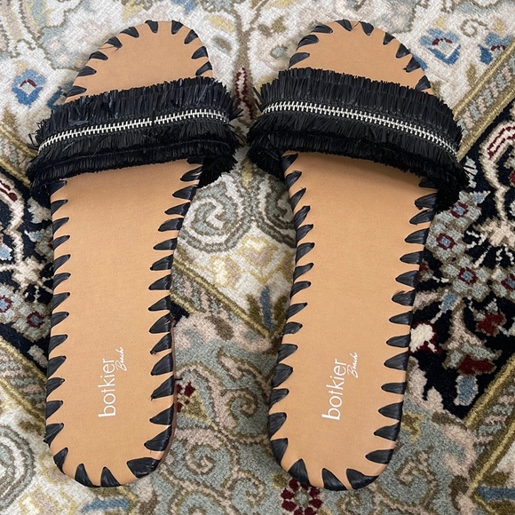 Botkier Beach Slides! Black raffia with zipper. Like new size 8 - Picture 1 of 3